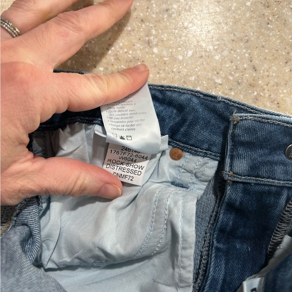 PAIGE denim Hoxton ankle in Rockshow distressed - Size 28 / 6 - Picture 10 of 13